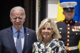 Jill Biden fue insultada por manifestantes en una heladería: “Tu marido es el peor presidente”