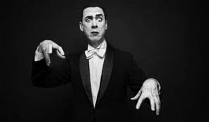 De la mano de Alfredo Arias, Bela Lugosi revive su ocaso en la piel de Marcos Montes