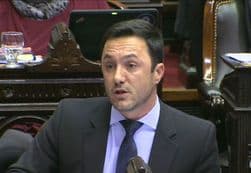 El oficialismo defiende al ministro Aguad y apunta al ex jefe de la Armada