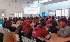 Encuesta: el 69 % de los jóvenes de 16 a 19 años declara tener poco o ningún interés con la política