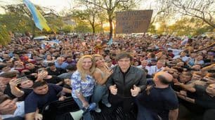Javier Milei encabezó la caravana de campaña de La Libertad Avanza en Corrientes con Virginia Gallardo: "Vamos por el camino correcto"