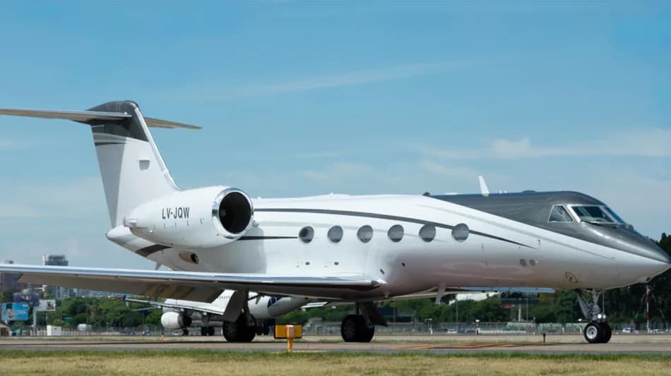 Flávio Bolsonaro, la causa ANDIS y Chiqui Tapia: la historia del avión privado bajo la lupa en Puerto Iguazú