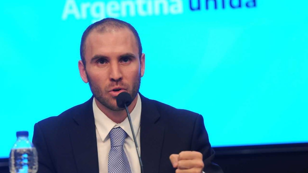 La cuenta falsa del ministro de Economía que se hizo viral y confundió a varias personalidades