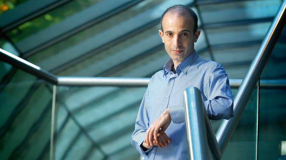 ¿Somos las vacas del futuro? Harari dice que la IA no va a dispararnos, va a manejar nuestra plata